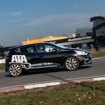 Închiriere Renault Clio RS Trophy
