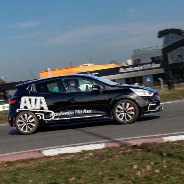 Închiriere Renault Clio RS Trophy