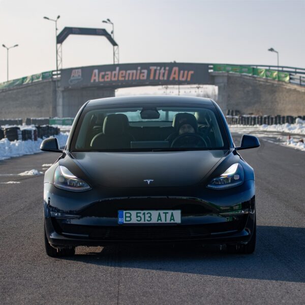 Închiriere Tesla Model 3 Performance - imagine 2